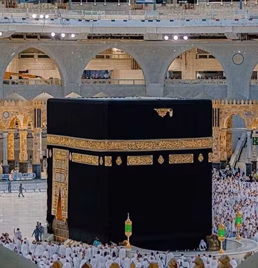 Jemaah thawaf di depan Ka'bah