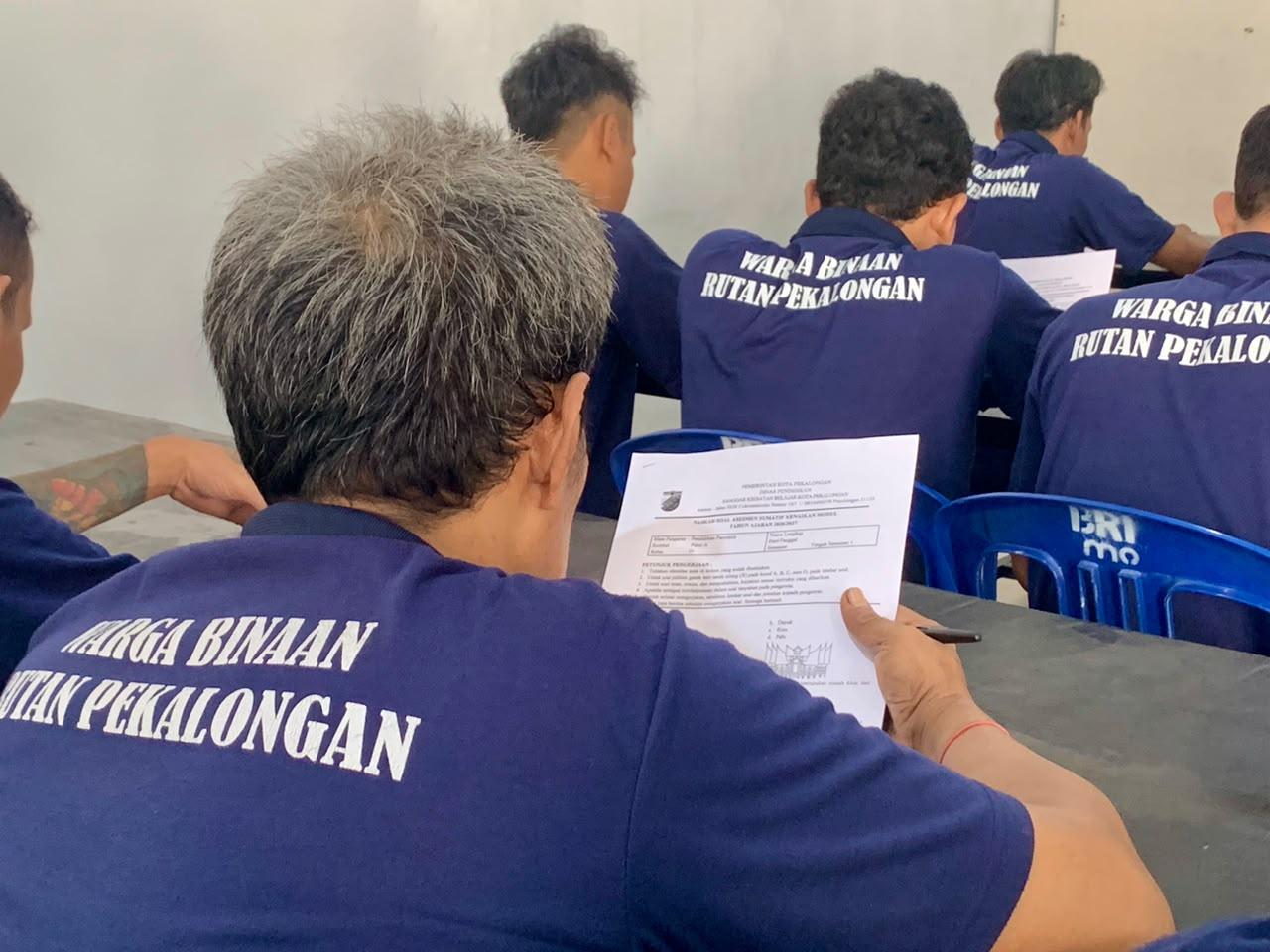 Rutan Pekalongan Gelar UTS Paket A, 21 WBP Ikuti Ujian