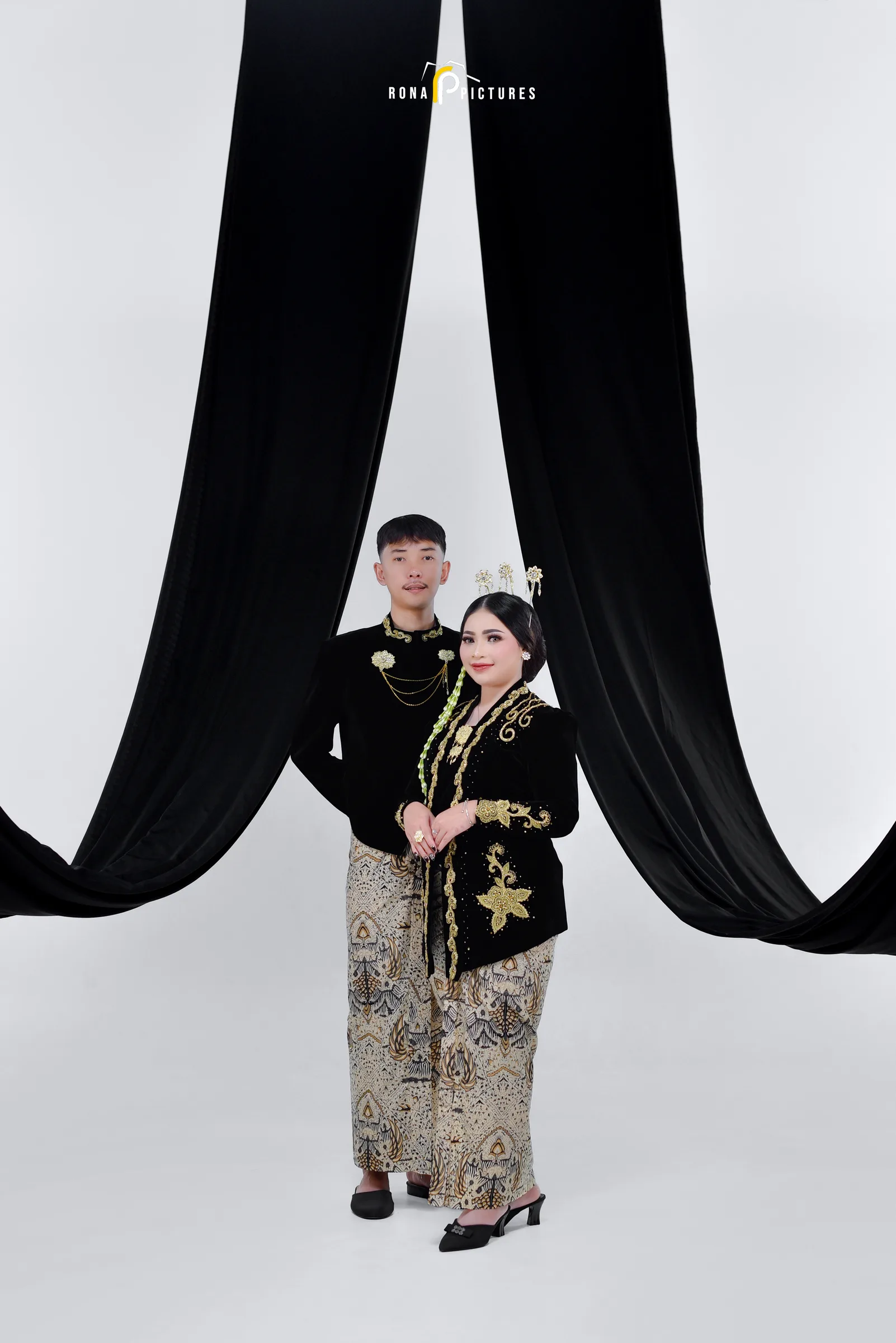 Elegansi Adat dalam Balutan Cinta